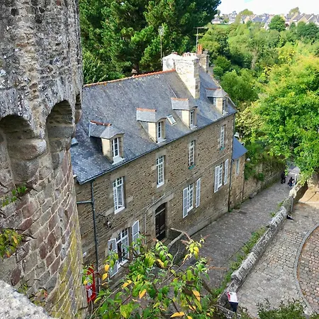 La Vue Des Remparts